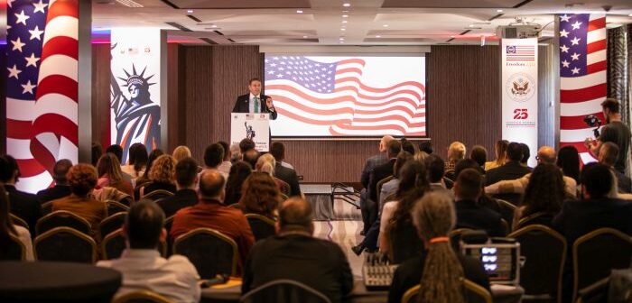 Od istorijskih temelja do poslovne izvrsnosti: AmCham organizovao predavanje o korenima američkog ekonomskog razvoja